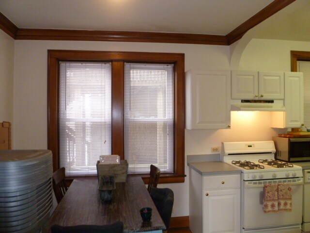Building Photo - 3624 N Greenview Ave