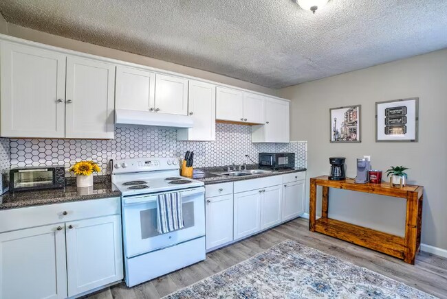Foto del edificio - 2417 Glenrose Ave
