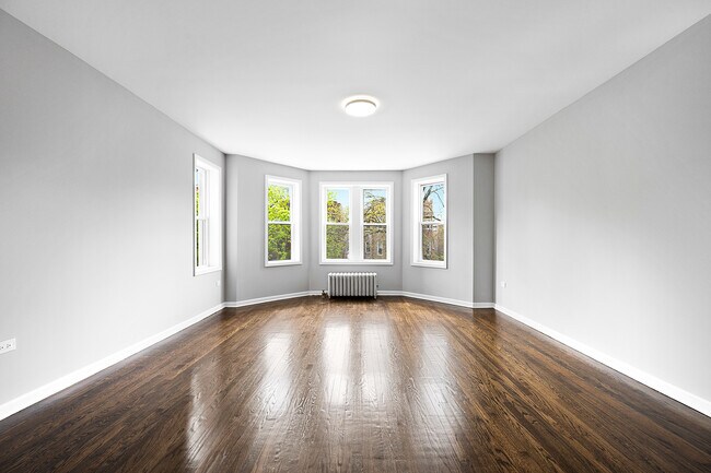 Building Photo - 7721 S Kingston Ave