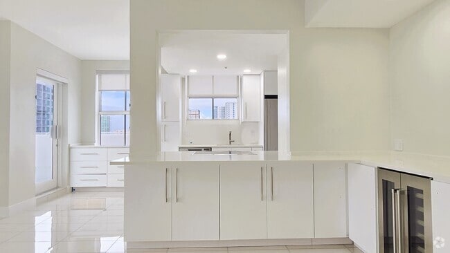 Building Photo - 255 Evernia St