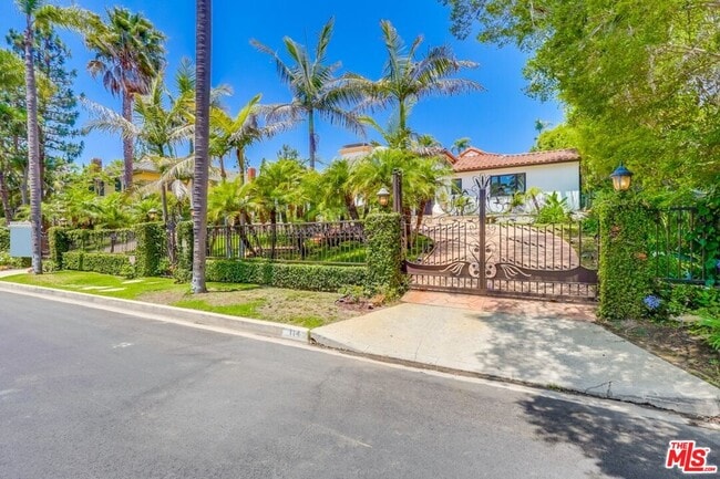 Building Photo - 114 S Layton Dr