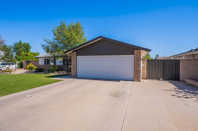 Building Photo - 651 E Kael Cir