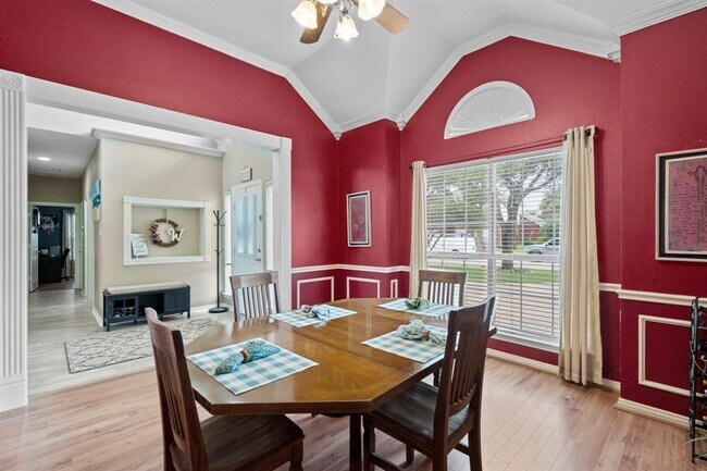 Foto del edificio - 2216 Sunrise Ln