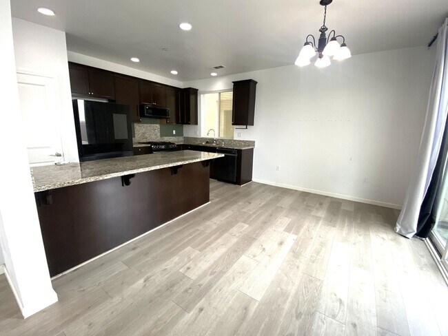 Building Photo - 4 Bdrm Parkside Village Gem -  2 weeks fre...