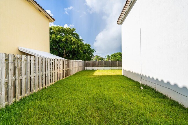 Foto del edificio - 8647 SW 207th Terrace