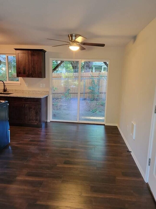 Kitchen - 1071 SE Kane Dr