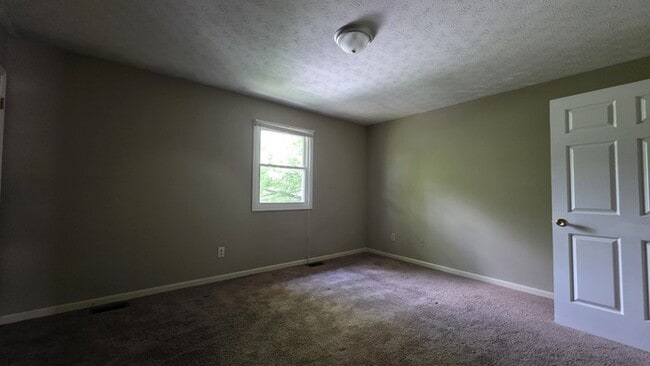 Building Photo - Townhouse in Mayflower Apartments