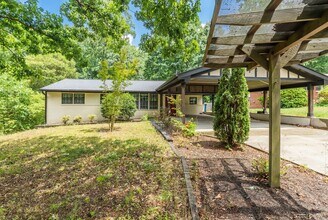 Building Photo - 1110 Cherry Dr