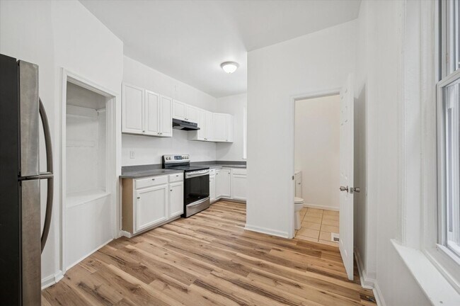 Building Photo - Germantown 4 Bedroom House- Half Bath on the First Floor!