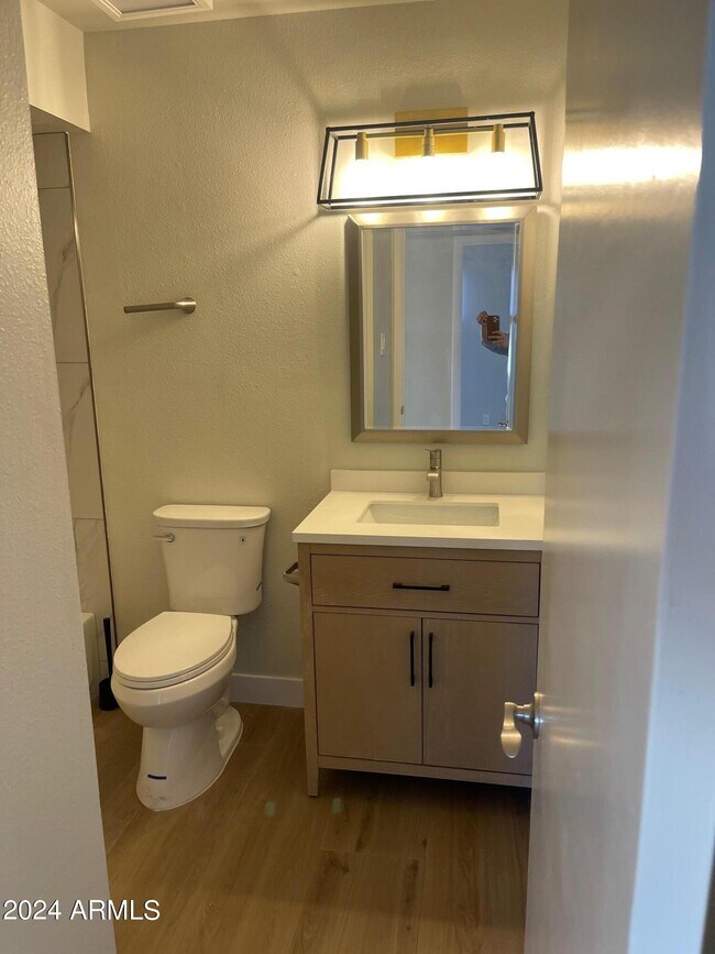 Foto del edificio - 8731 E Fairmount Ave