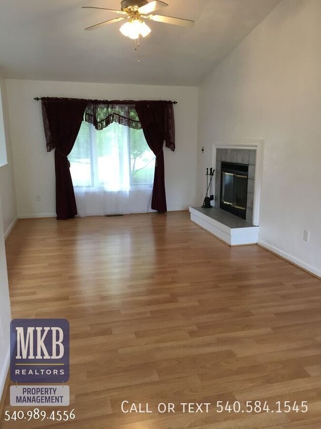 Foto del edificio - 7847 Forest Edge Dr