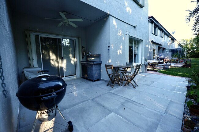 Building Photo - 21048 Via Eden