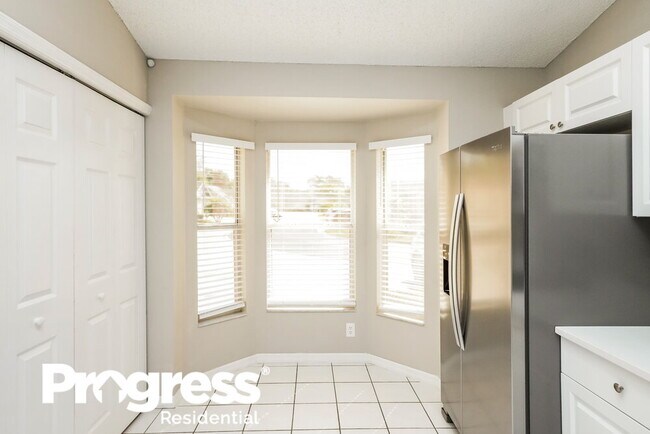 Foto del edificio - 3253 Villa Way Cir