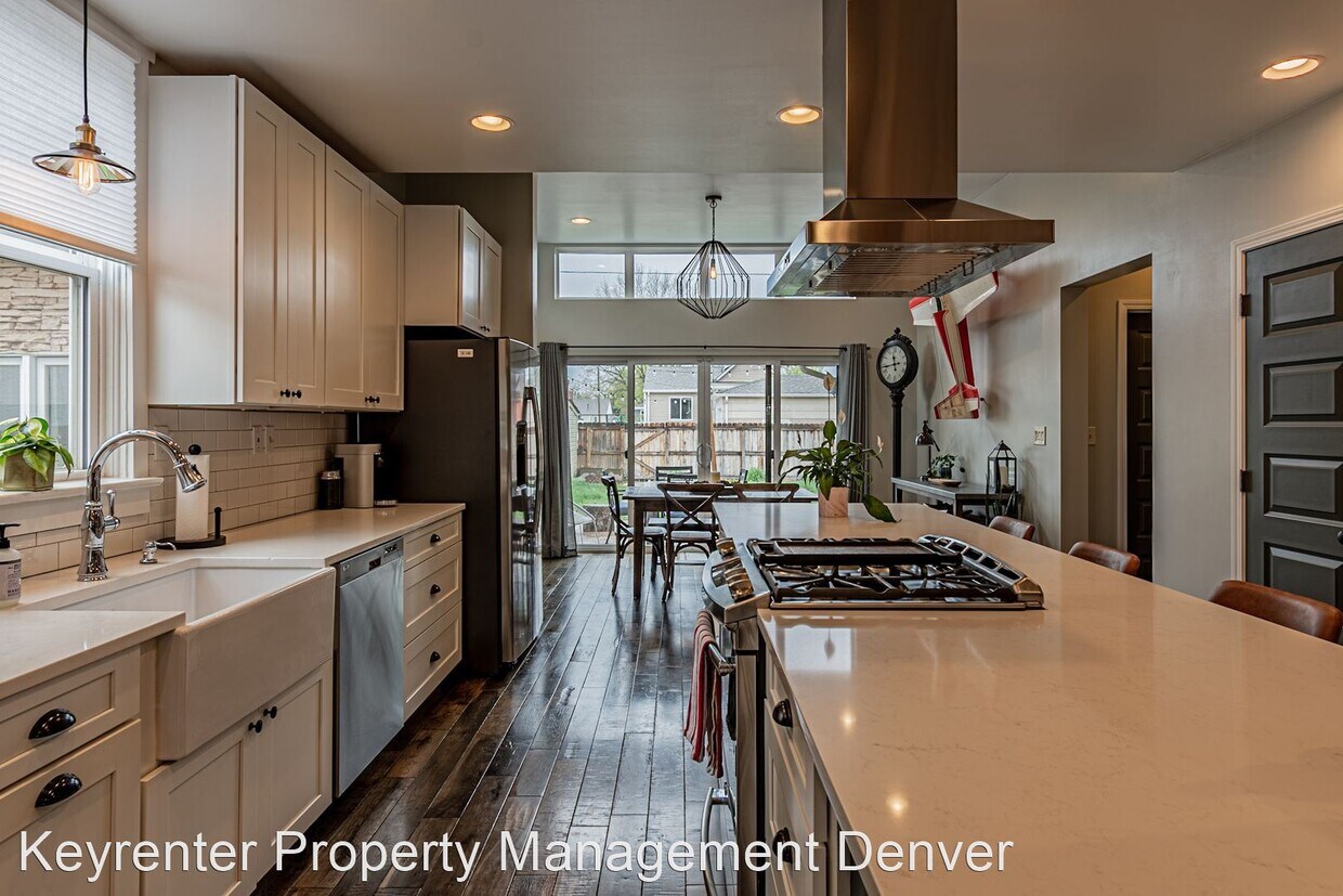 Primary Photo - 3 br, 3 bath House - 4553 Yates Street