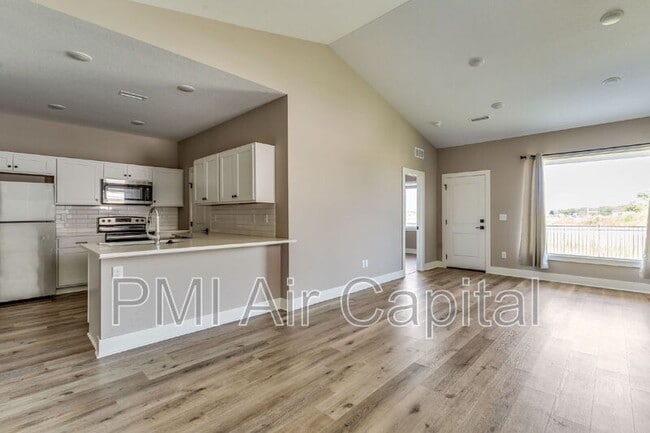 Building Photo - 4315 N Sandplum St