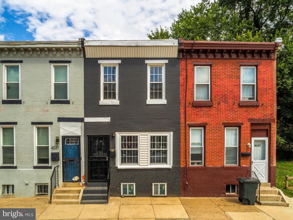 Foto principal - 4219 Wallace St