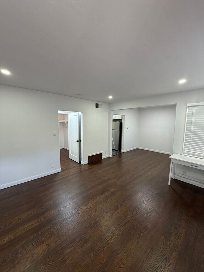 Foto del edificio - 128 Dartmouth Rd