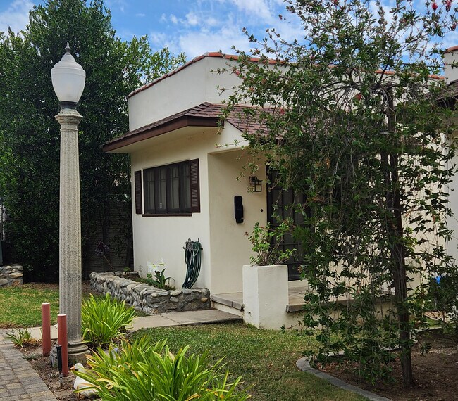 Foto del edificio - 218 N Myrtle Ave