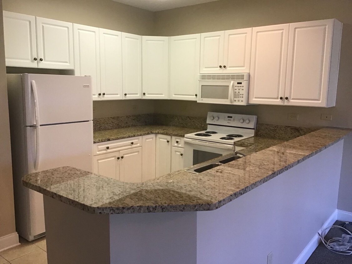 Foto principal - Spacious 2 Bedroom Condo in World Tour