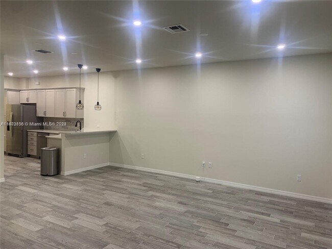 Foto del edificio - 1030 Eucalyptus Dr