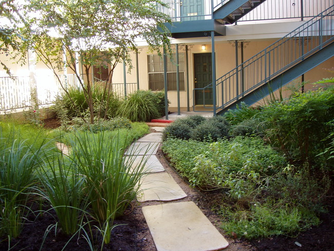 Patio - 1400 Rio Grande Apartments