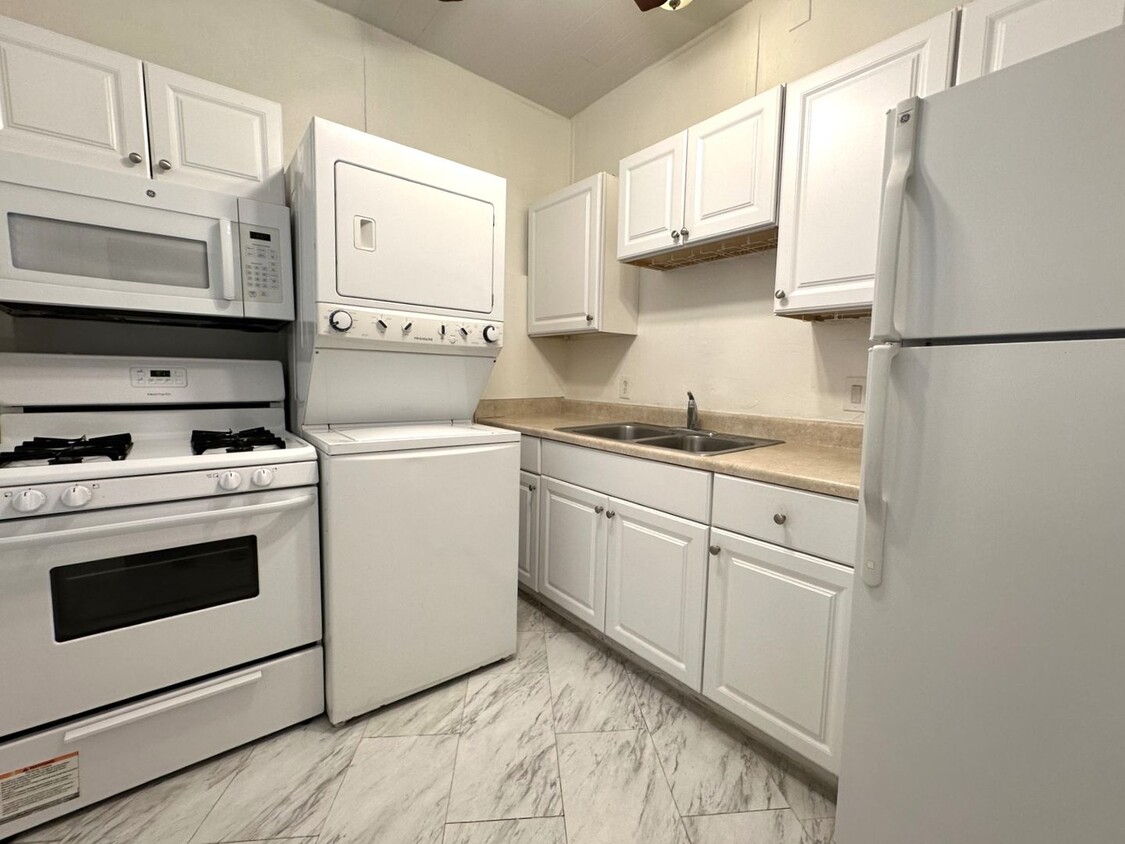 Primary Photo - Hillcrest 1-Bedroom Duplex w/Parking and L...