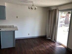 Building Photo - 1906 Dawn Ct