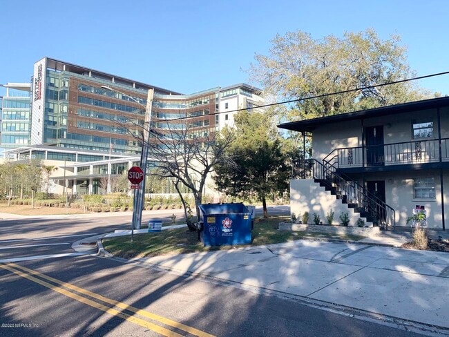 Building Photo - 1401 Palm Ave