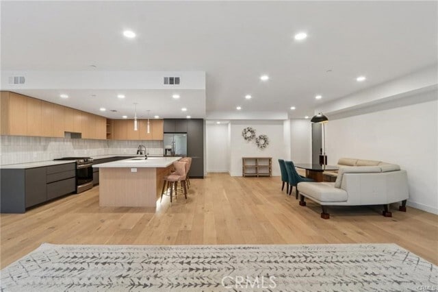 Foto del edificio - 5110 Whitsett Ave