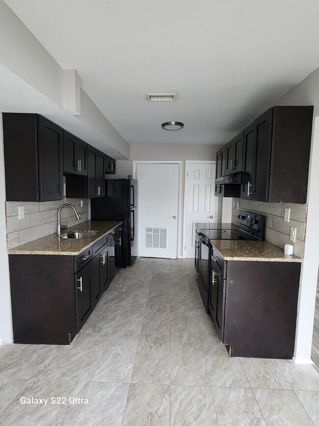 Building Photo - "Charming 3 Bedroom Home for Rent in Quiet...