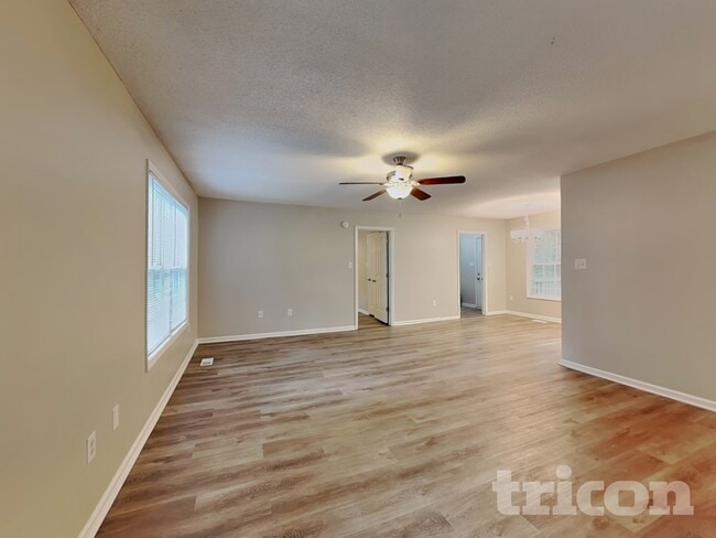 Building Photo - 3008 Brittany Dr