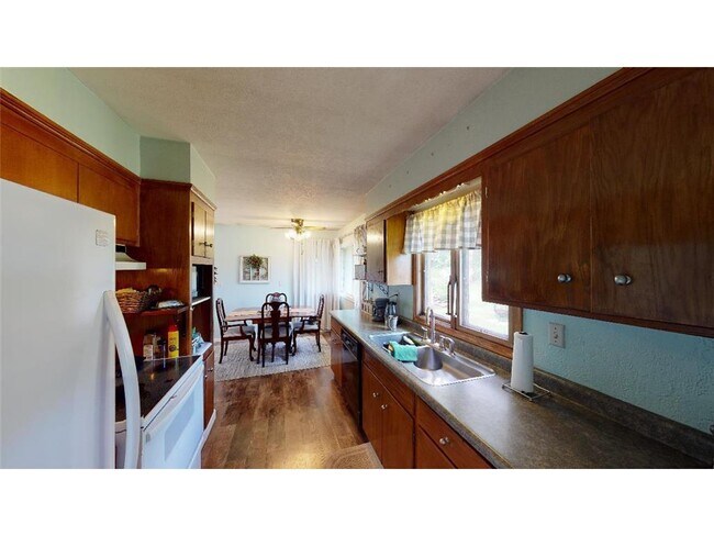 Building Photo - 204 N Blackman Ave