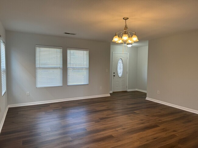 Foto del edificio - 236 Harold Murphy Dr