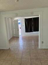 Building Photo - 3314 Del Mar Ave