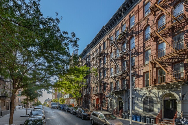 Building Photo - 368 W 127th St