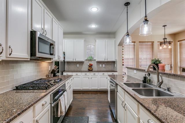 Building Photo - 1301 Golf Club Dr