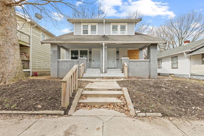 Photo - 822 N Bradley Ave Townhome