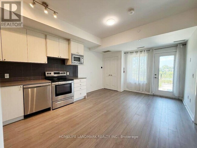 Photo du bâtiment - 155-155 Downsview Park Blvd