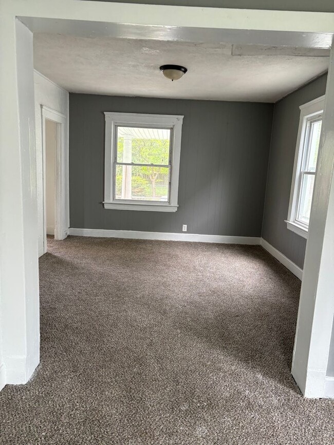 Building Photo - Charming 3-bedroom home, ready for you!