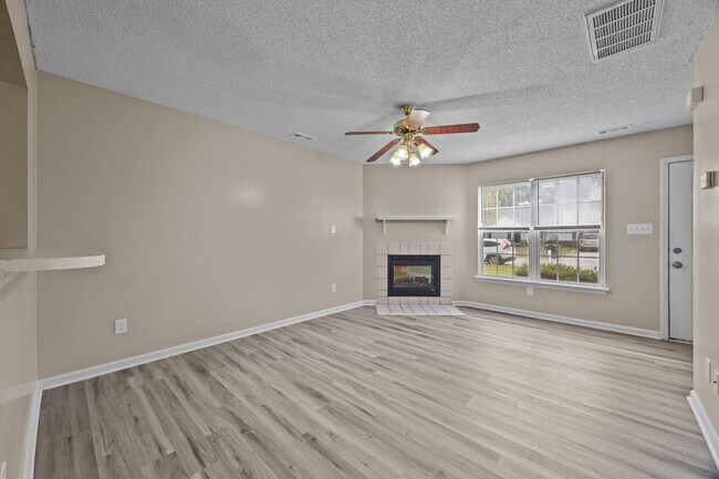 Foto del edificio - Welcome to Hunters Creek!