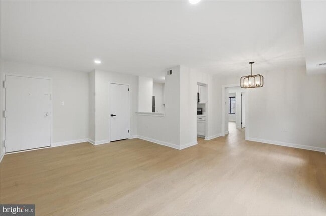 Building Photo - 125 Clubhouse Dr SW