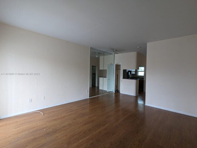 Building Photo - 2225 NE 123rd St