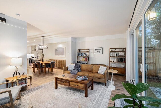 Building Photo - 1649 Overlook Wy NW