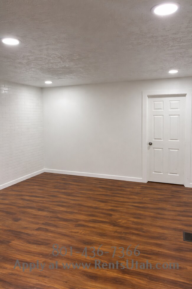 Building Photo - Provo Townhome