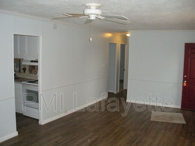 Building Photo - 2229 Roselawn Ave