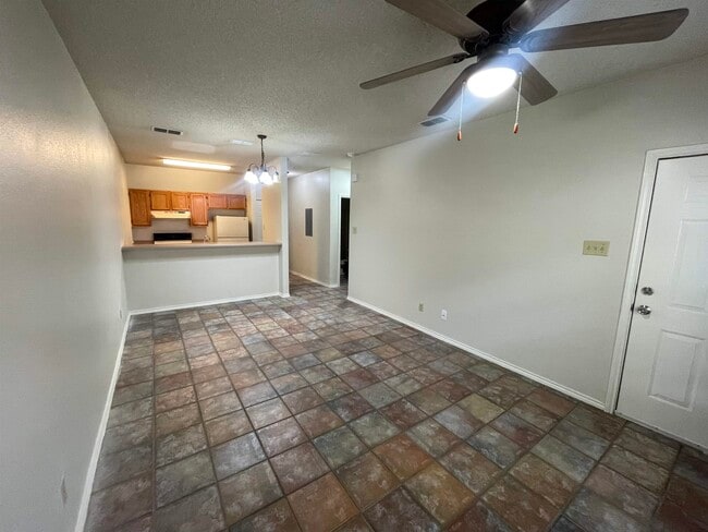Building Photo - 511 Shiloh Dr