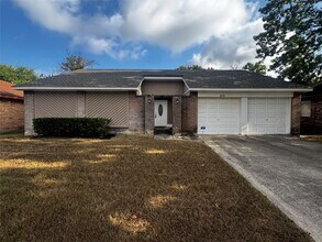 Building Photo - 16730 Summer Dew Ln
