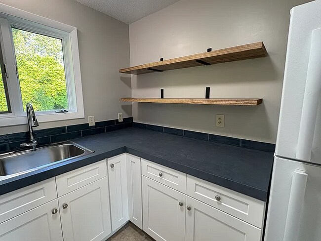 Building Photo - 6 Graves St