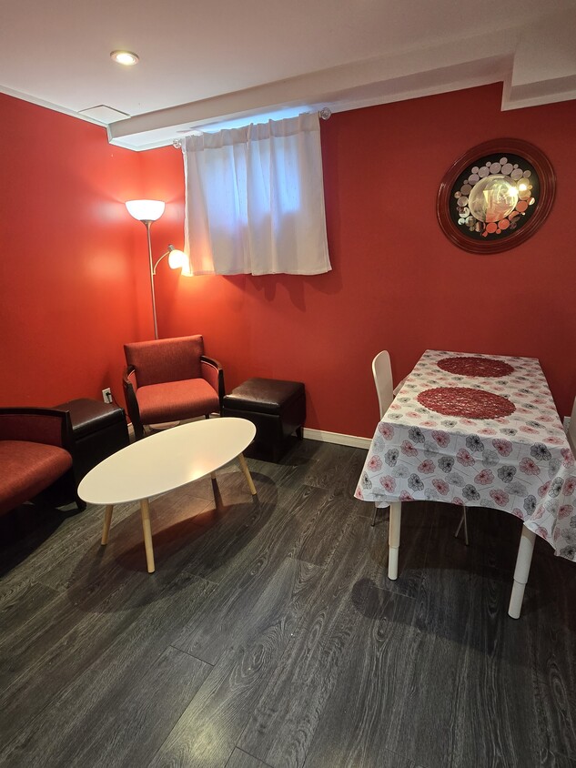Chambre meublée au sous-sol - 2700 Battleford Rd
