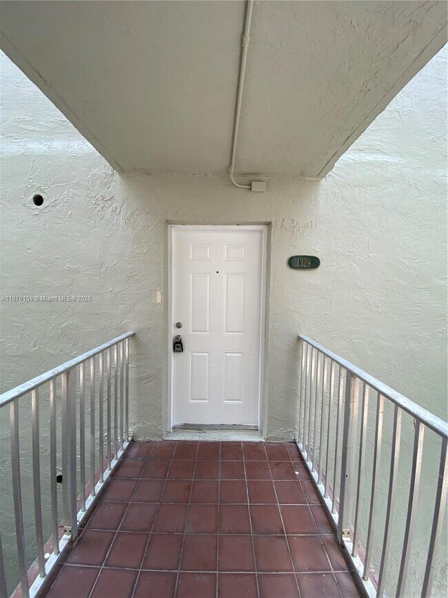 Building Photo - 10090 NW 80th Ct